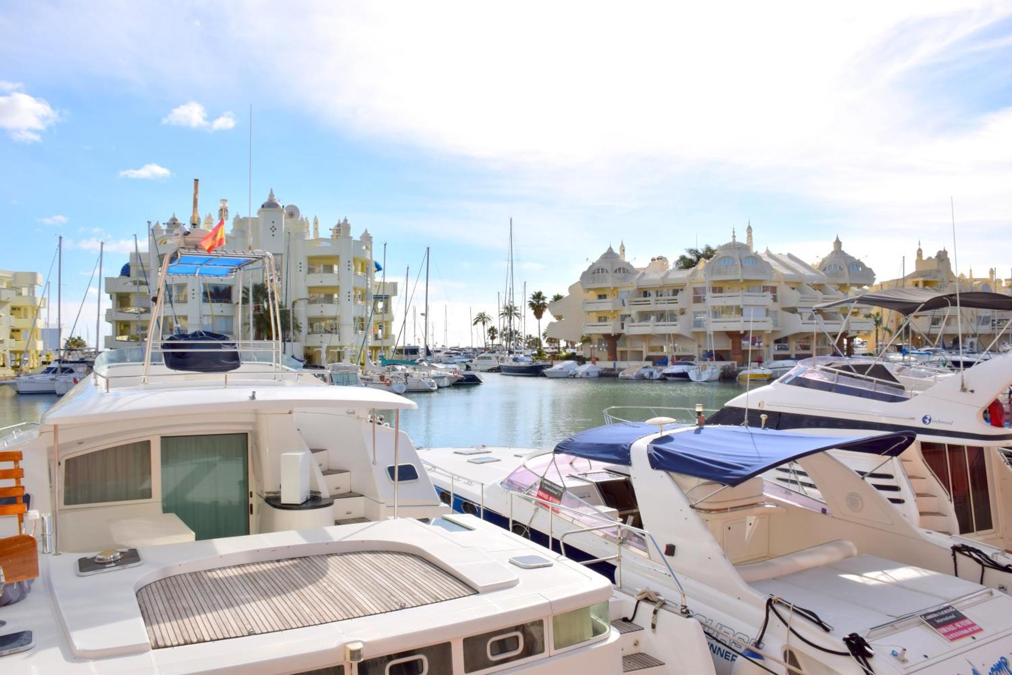Cozy Corner 2 Bedroom Apartment On New Island Complex In Marina Harbour Benalmadena Exterior photo