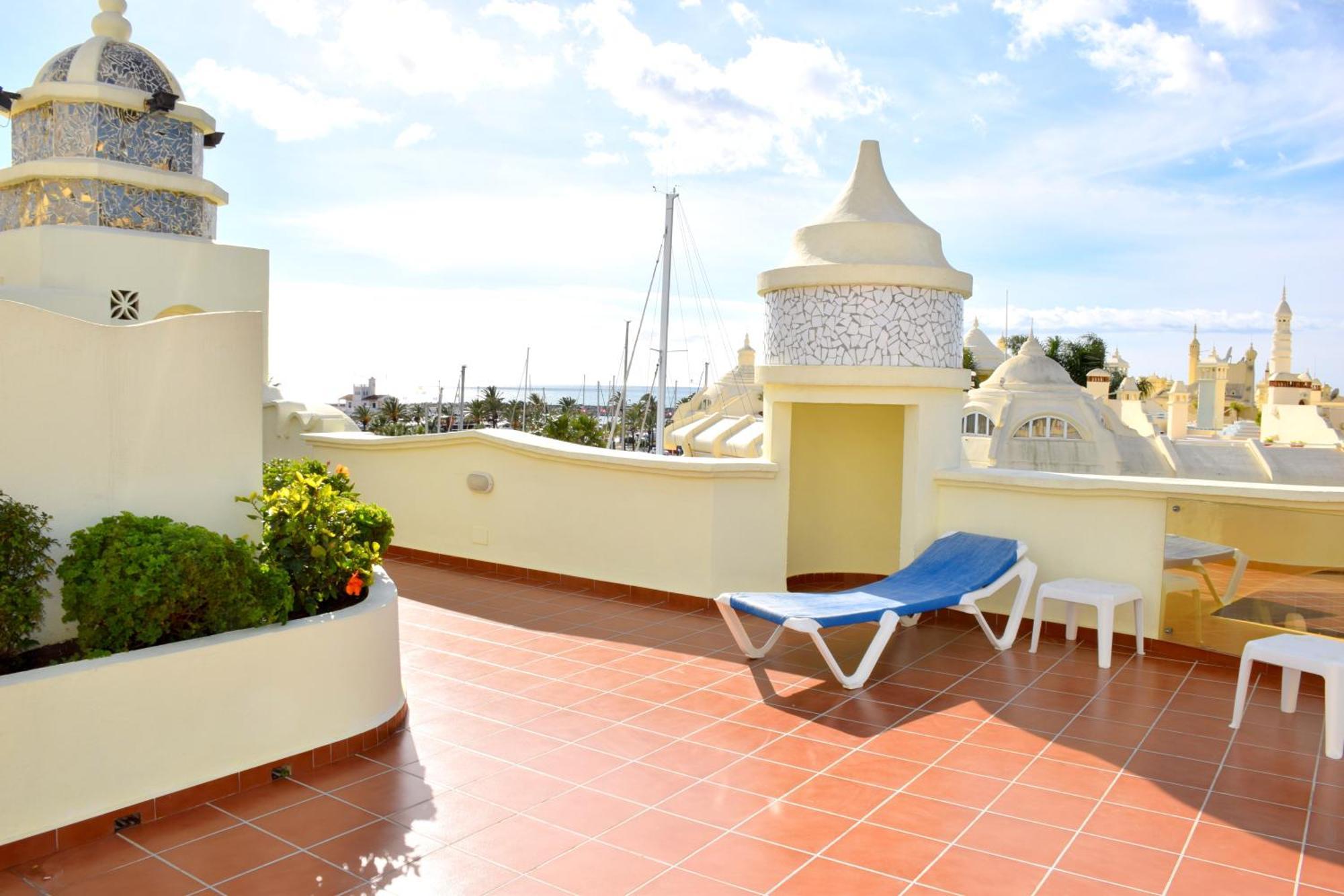 Cozy Corner 2 Bedroom Apartment On New Island Complex In Marina Harbour Benalmadena Exterior photo