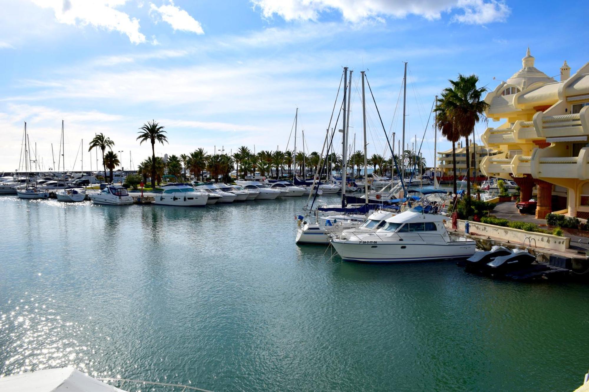 Cozy Corner 2 Bedroom Apartment On New Island Complex In Marina Harbour Benalmadena Exterior photo